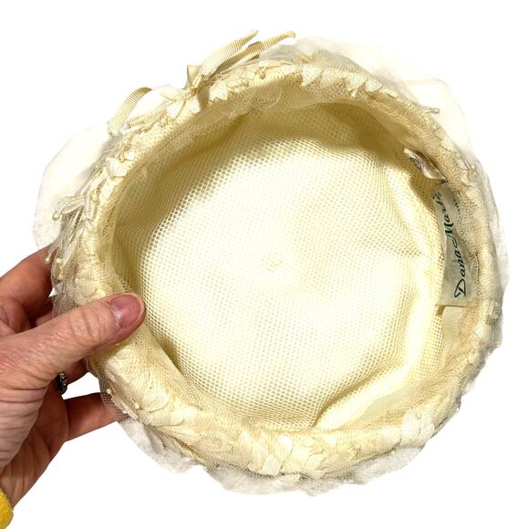 Vintage Mid Century White pillbox hat by Dana Marte bridal silk floral & beads - Picture 9 of 10